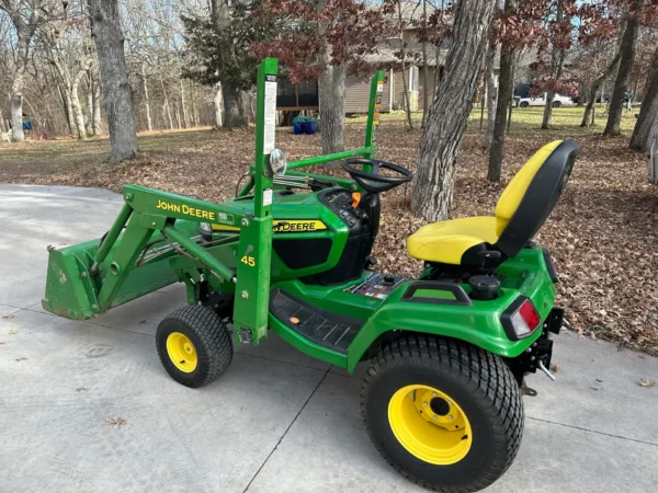 X700 Signature Series - 2 Wheel Steering (2WS) 45 Loader Mounts