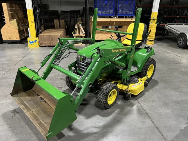 X700 Signature Series - 2 Wheel Steering (2WS) 45 Loader Mounts