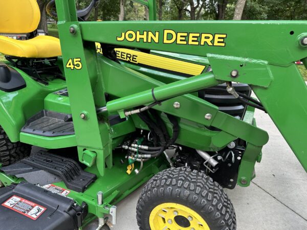 X700 Signature Series - All Wheel Steering (AWS) - 45 Loader Mounts