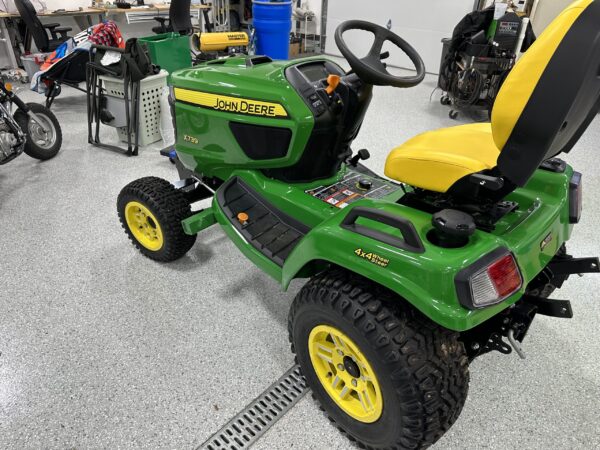 X700 Signature Series - All Wheel Steering (AWS) - 45 Loader Mounts