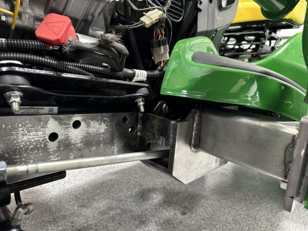 X700 Signature Series - All Wheel Steering (AWS) 120R Loader Mounts