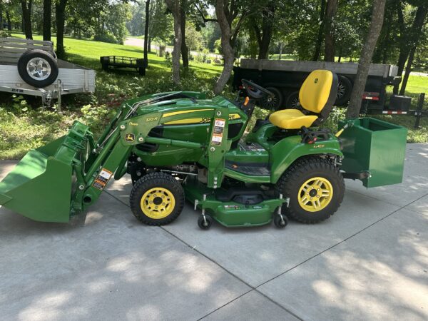 X700 Signature Series - 2WS (2 Wheel Steering ) 120R Loader Mounts