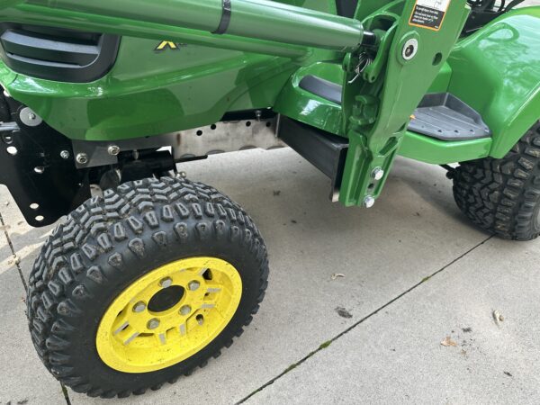 X700 Signature Series - 2 Wheel Steering (2WS) 120R Loader Mounts