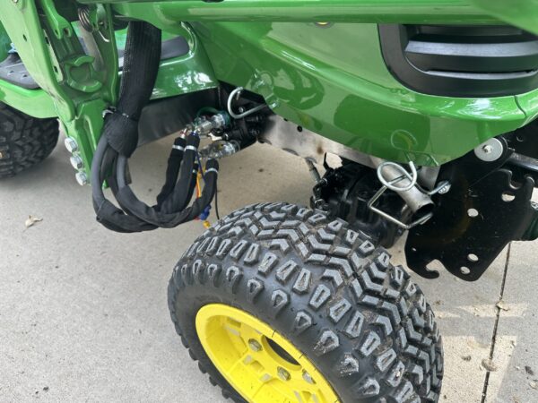 X700 Signature Series - 2WS (2 Wheel Steering ) 120R Loader Mounts