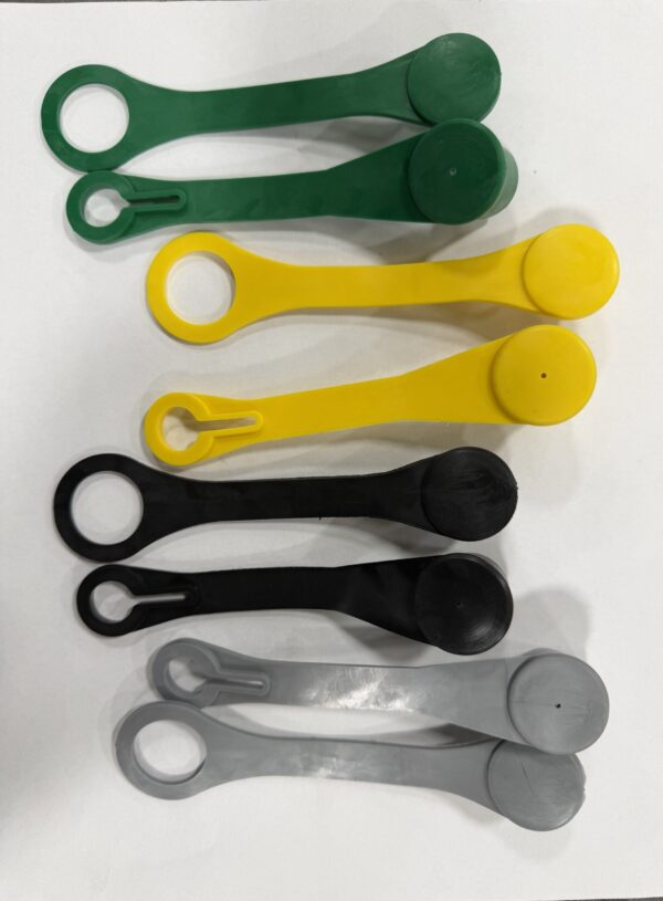 Replacement hydraulic quick connect covers / caps